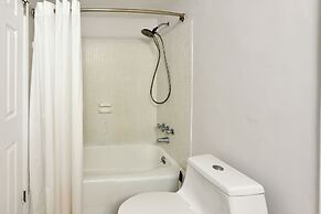 Artrageous on the river By RocketStay