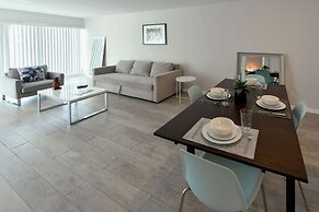 Artrageous on the river By RocketStay