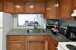 Artrageous on the river By RocketStay