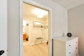 Artrageous on the river By RocketStay