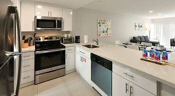 Artrageous on the river By RocketStay