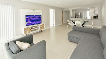 Artrageous on the river By RocketStay