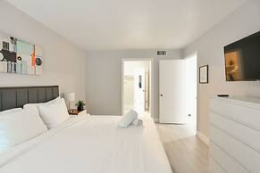 Artrageous on the river By RocketStay