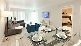 Artrageous on the river By RocketStay