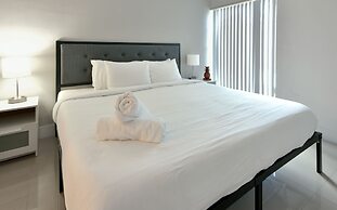 Artrageous on the river By RocketStay