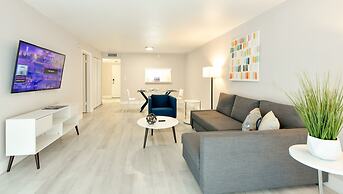 Artrageous on the river By RocketStay