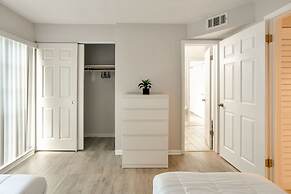 Artrageous on the river By RocketStay