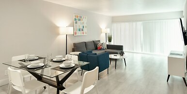 Artrageous on the river By RocketStay