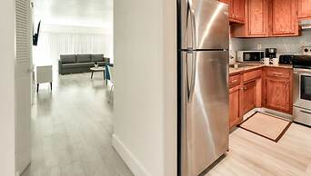 Artrageous on the river By RocketStay