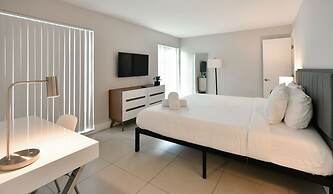 Artrageous on the river By RocketStay