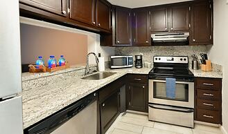 Artrageous on the river By RocketStay