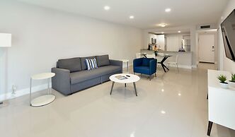 Artrageous on the river By RocketStay