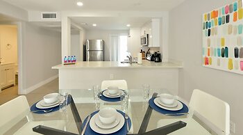 Artrageous on the river By RocketStay