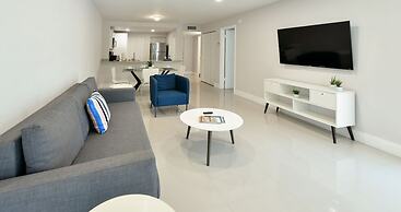 Artrageous on the river By RocketStay