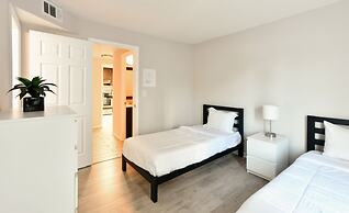 Artrageous on the river By RocketStay