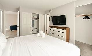 Artrageous on the river By RocketStay