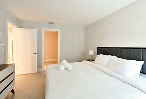 Artrageous on the river By RocketStay