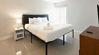 Artrageous on the river By RocketStay