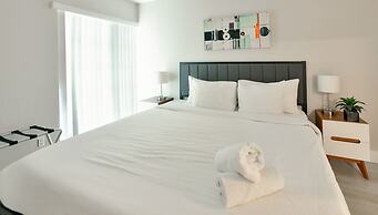 Artrageous on the river By RocketStay