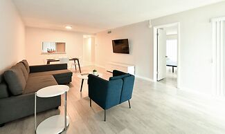 Artrageous on the river By RocketStay