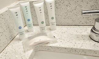 Artrageous on the river By RocketStay