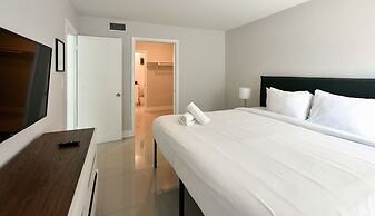 Artrageous on the river By RocketStay