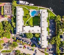 Artrageous on the river By RocketStay