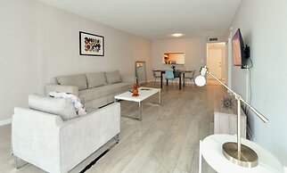 Artrageous on the river By RocketStay