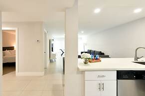 Artrageous on the river By RocketStay