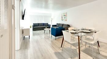 Artrageous on the river By RocketStay