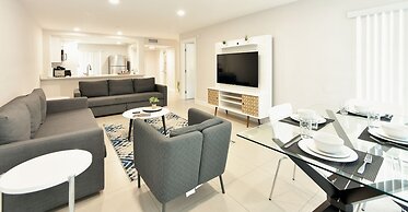 Artrageous on the river By RocketStay