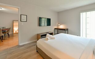 Artrageous on the river By RocketStay