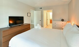 Artrageous on the river By RocketStay