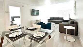 Artrageous on the river By RocketStay