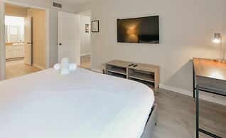 Artrageous on the river By RocketStay