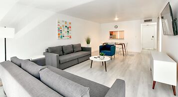 Artrageous on the river By RocketStay