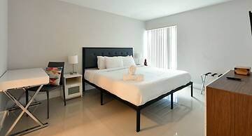 Artrageous on the river By RocketStay