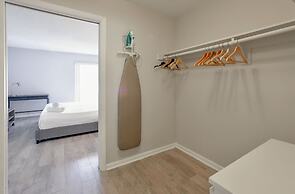 Artrageous on the river By RocketStay