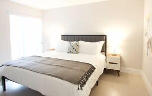 Artrageous on the river By RocketStay