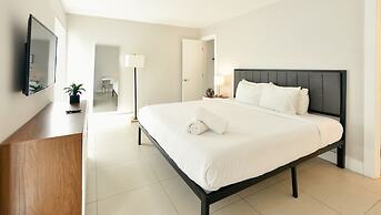 Artrageous on the river By RocketStay