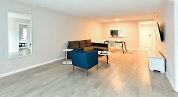 Artrageous on the river By RocketStay