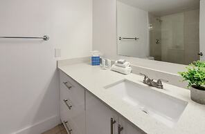 Artrageous on the river By RocketStay