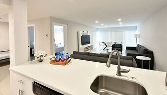 Artrageous on the river By RocketStay