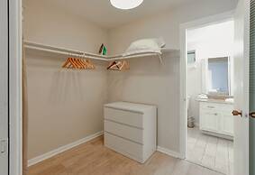 Artrageous on the river By RocketStay