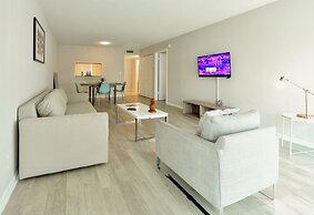 Artrageous on the river By RocketStay