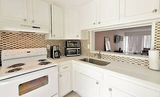 Artrageous on the river By RocketStay