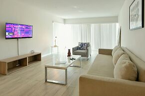 Artrageous on the river By RocketStay