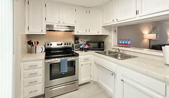 Artrageous on the river By RocketStay