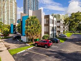 Artrageous on the river By RocketStay