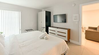 Artrageous on the river By RocketStay